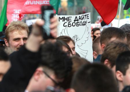Деятельность СМИ могут контролировать «здоровые силы» в медиа