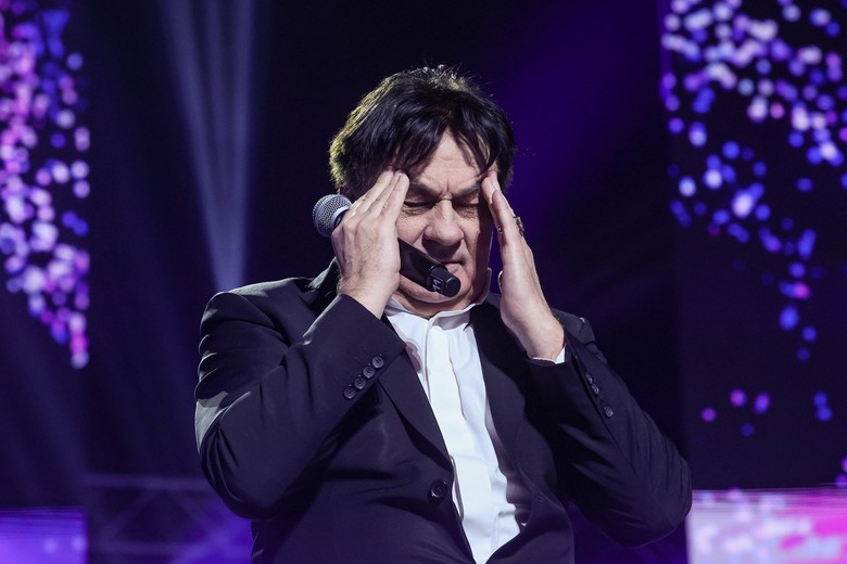 Александр Серов