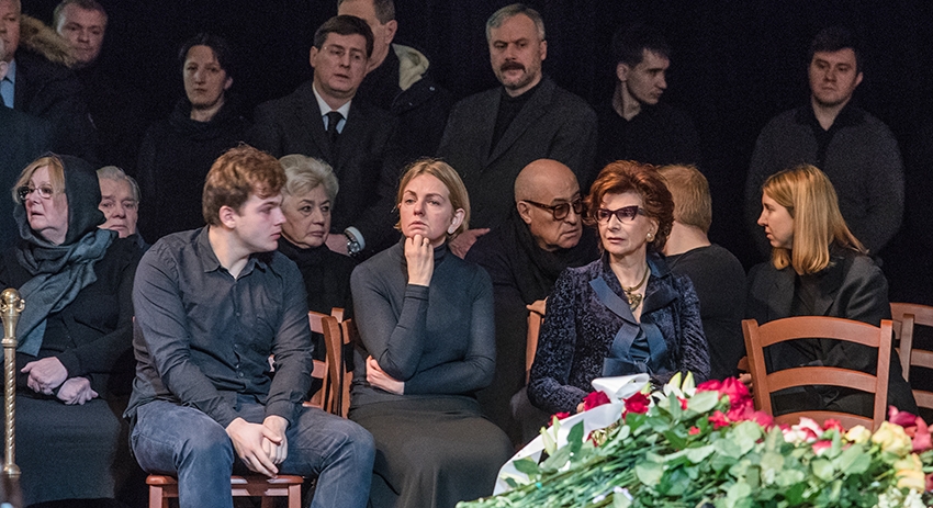 Внук Михаила Державина Павел Золотарёв, дочь Михаила Державина Мария и вдова Михаила Державина Роксана Бабаян (слева направо на первом плане)