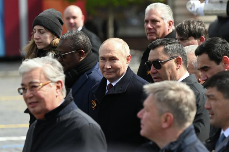Президент РФ Владимир Путин и главы иностранных государств на Красной площади в Москве после военного парада, посвященного 79-й годовщине победы в Великой Отечественной войне