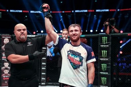 Россиянин Никита Михайлов одержал победу на турнире Bellator 273