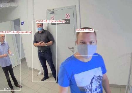 Стало дешевле: учёные в РФ научили «умный дом» распознавать лица под маской