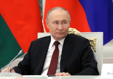 Путин наградил пять предприятий почетными знаками «За успехи в труде»