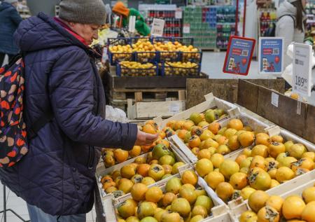 Россиянам рассказали, когда полезнее всего есть хурму