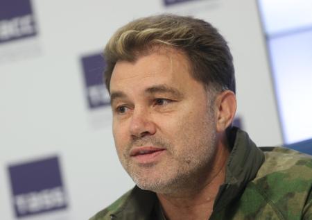 «Умерьте патриотизм»: Олег Рой объяснил, за что его отменяют в России 