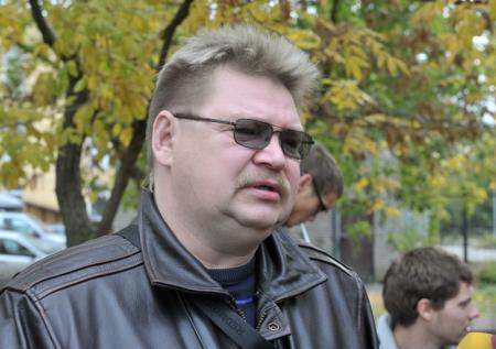 Звезда «Аншлага» не может достроить дом из-за редких концертов
