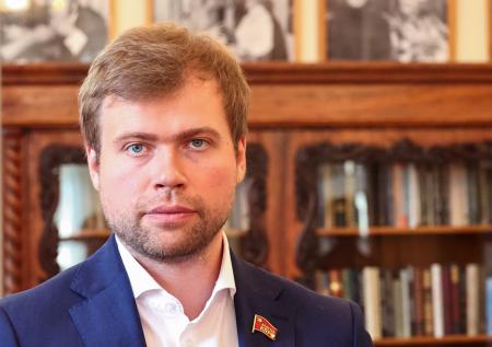 «Как бы деда ни кусали, не видел его в унынии»: внук Зюганова о лидере КПРФ
