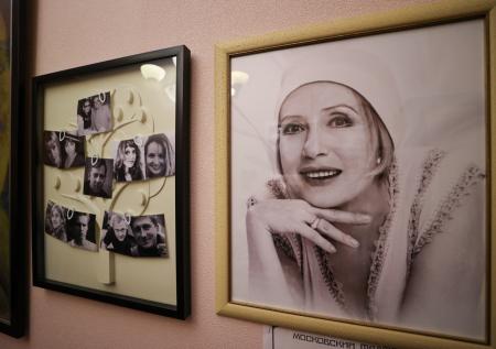 Как выглядит гримерная Чуриковой в «Ленкоме»: эксклюзивные кадры