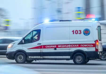 Фигуристку увезли в больницу после падения на лед с рук партнера
