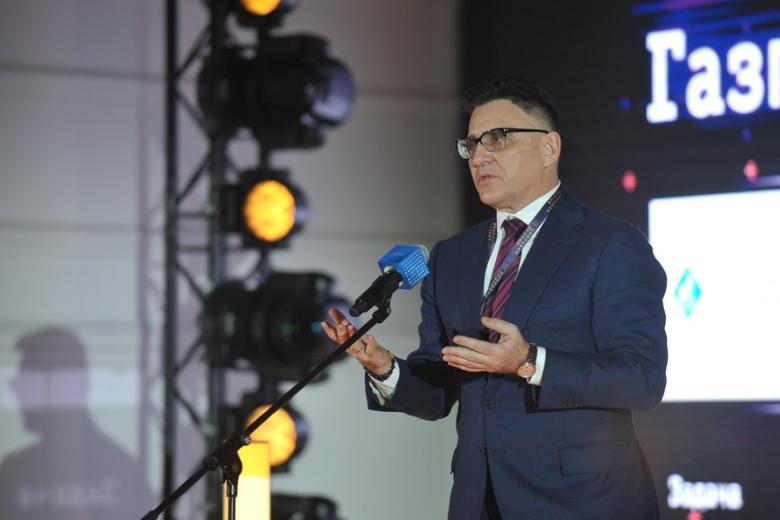 Александр Жаров