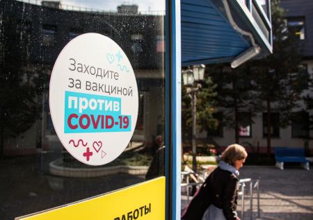 Эсер Хованская призвала вакцинироваться от COVID перед оформлением ипотеки