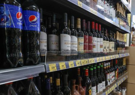 СМИ: ОП предложила убрать из продуктовых магазинов крепкий алкоголь