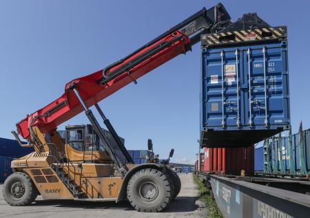 ОАЭ ограничат экспорт товаров в Россию