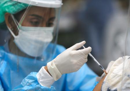 Представитель ВОЗ в России назвала сроки всемирной COVID-вакцинации