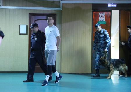 Суд постановил уничтожить стул, с которым Кокорин напал на Пака