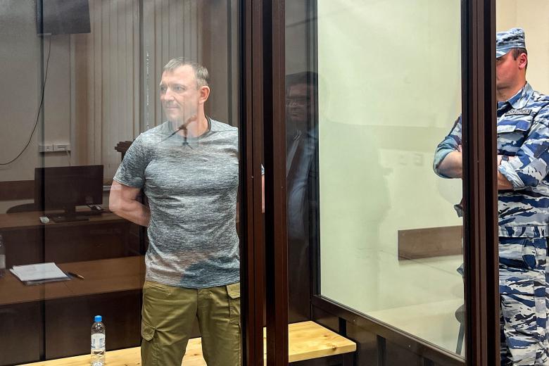Бывший командующий 58-й общевойсковой армией генерал-майор Иван Попов (слева) во время заседания в Тамбовском гарнизонном военном суде