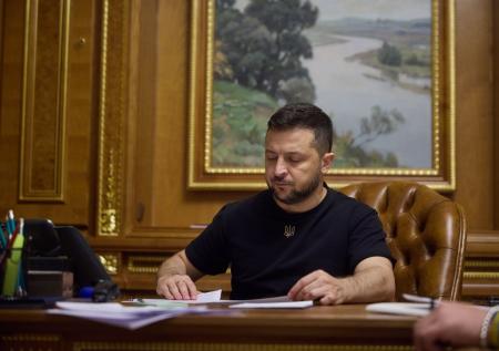 Зеленский подписал закон о нацменьшинствах на Украине