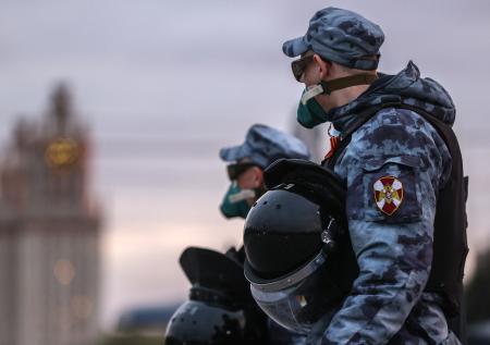 В РУДН объяснили пользу от передачи контроля за оружием из Росгвардии в МВД