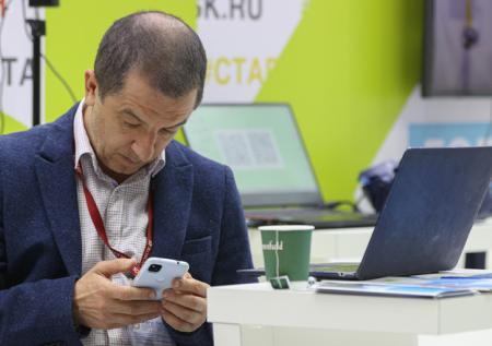 Минцифры расширило список обязательных приложений для RuStore