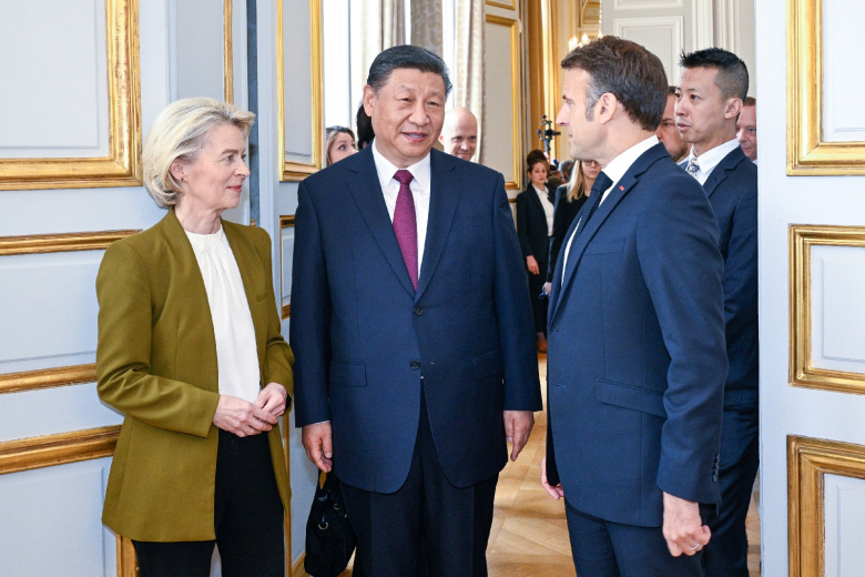 Урсула фон дер Ляйен, Си Цзиньпин и Эммануэль Макрон