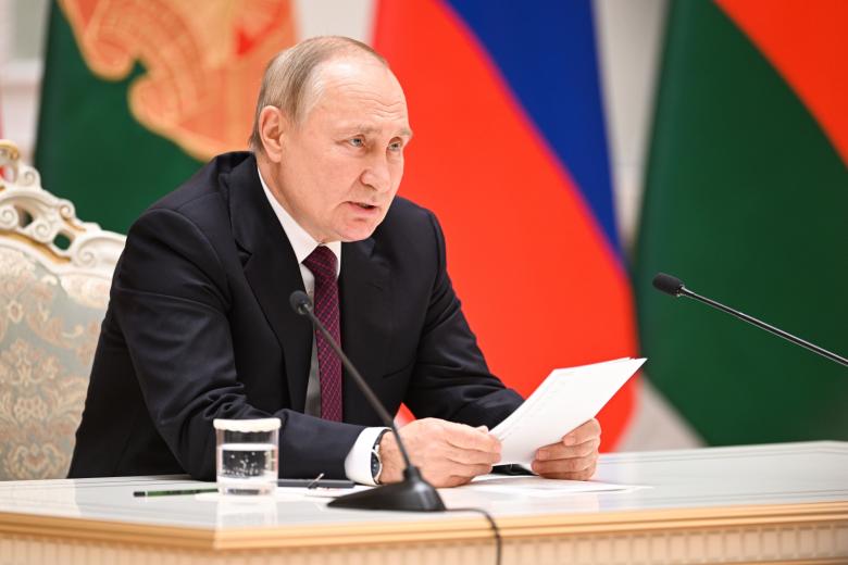 Президент РФ Владимир Путин во время встречи с президентом Белоруссии Александром Лукашенко во Дворце Независимости