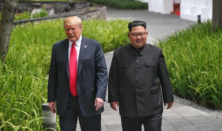 Президент США Дональд Трамп и глава КНДР Ким Чен Ын 