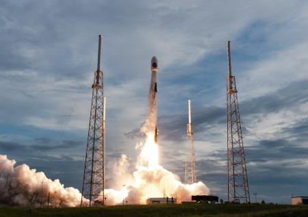 SpaceX успешно запустила ракету Falcon 9 со спутниками Starlink