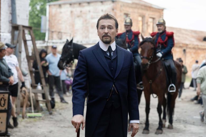 Сериал «Плевако» с актером Сергеем Безруковым