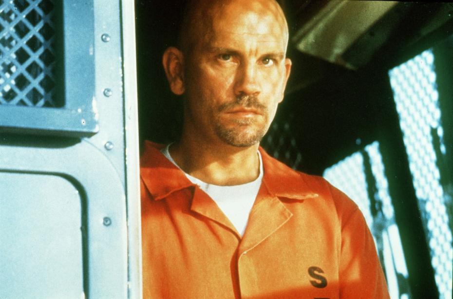 В роли Сайруса Вирус Гриссома в фильме «Воздушная тюрьма» (1997)