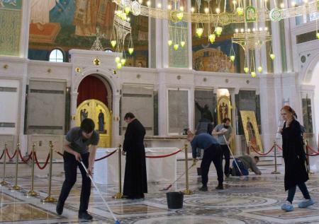 Психолог раскрыл причину популярности «монастыринга» среди зумеров