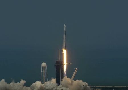 Российских космонавтов могут запускать на МКС с помощью Crew Dragon