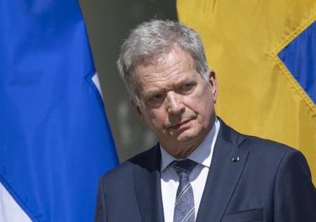 Президент Финляндии разрешил оградиться от России забором