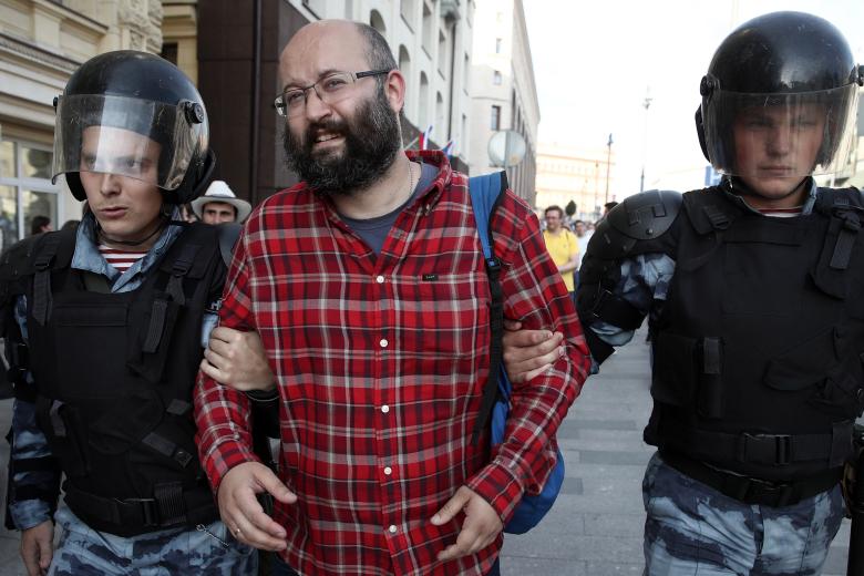 Илья Азар
