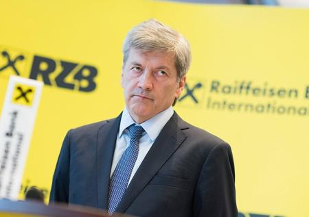 Raiffeisen Bank расследует обвинение в отмывании денег