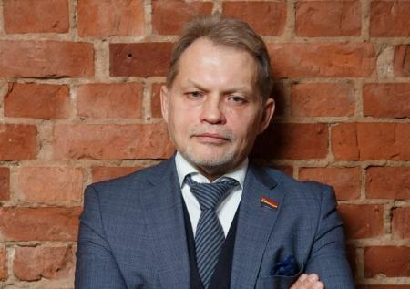 Щелкающий семечки на заседании Госдумы депутат попал на видео