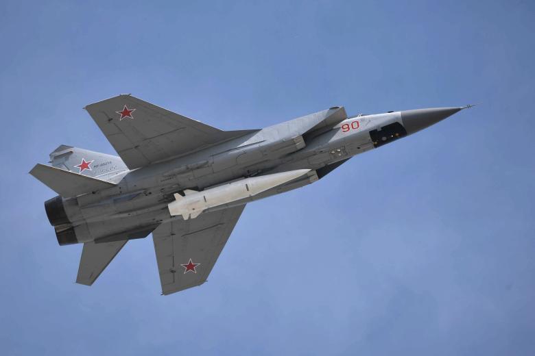 Взлёт МиГ-31К с гиперзвуковой ракетой «Кинжал»