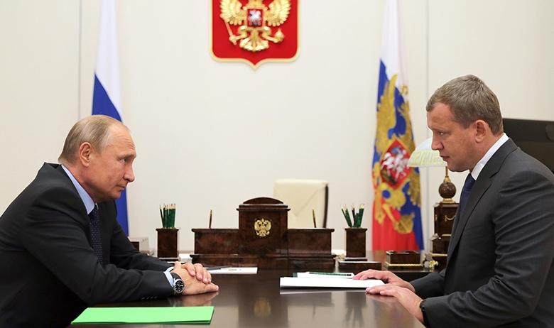 Владимир Путин и временно исполняющий обязанности губернатора Астраханской области Сергей Морозов
