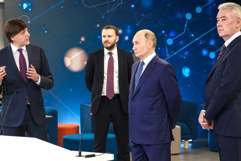 Владимир Путин принимает участие в открытии первой площадки практической подготовки колледжей Москвы