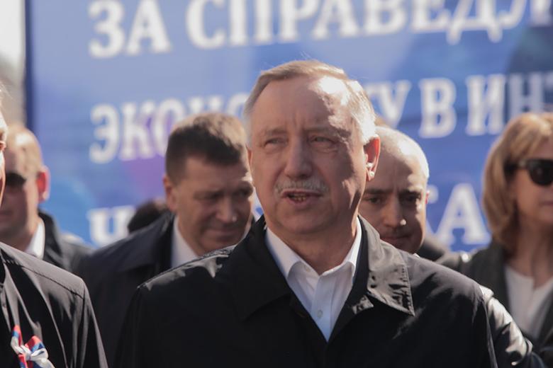 Александр Беглов (в центре)