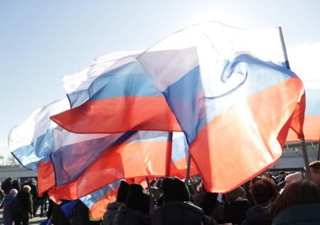 В Москве директор сдал полиции ученика, который критиковал флаг России