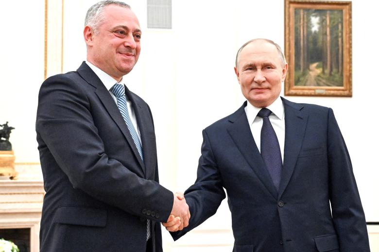 Бадра Гунба и Владимир Путин