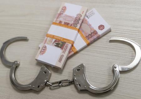 КС объяснил статус потерпевшего при отказе дать взятку