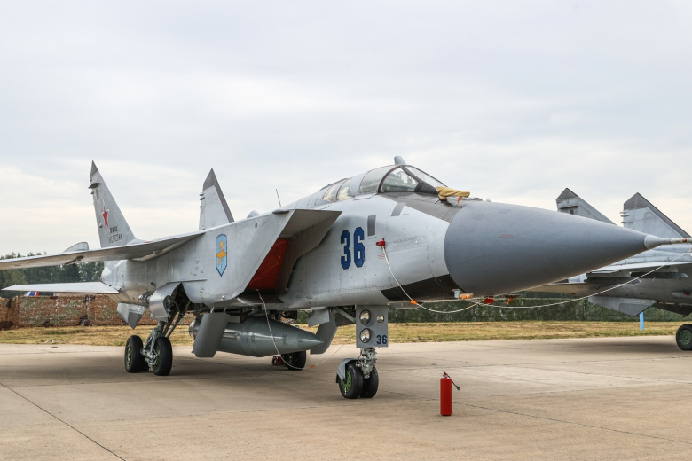 Истребитель-перехватчик МиГ-31К с гиперзвуковым авиационным ракетным комплексом «Кинжал»