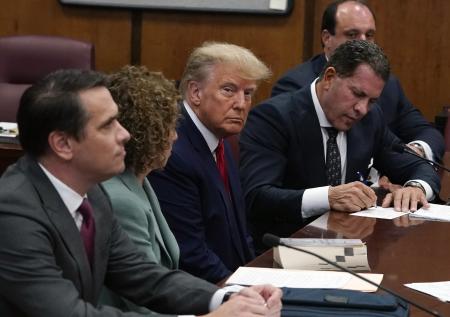 Адвокаты Трампа попросили отложить вынесение приговора по делу о подлоге