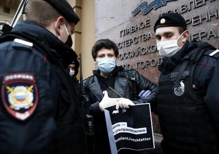Задержания начались в Москве на акции против полицейского насилия