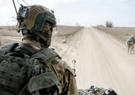Военэксперт рассказал, что удерживает контрактников на службе