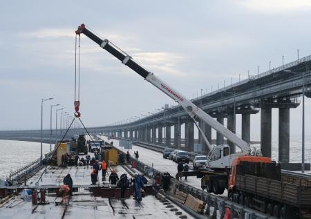 Названы сроки установки пролетов левой автомобильной части Крымского моста