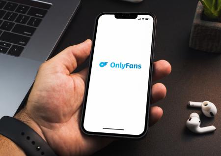 OnlyFans попал в скандал из-за аферы на миллионы долларов