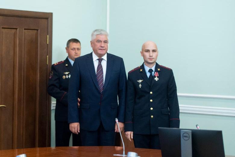 Министр внутренних дел Российской Федерации Владимир Колокольцев и сотрудник ДПС Константин Калинин