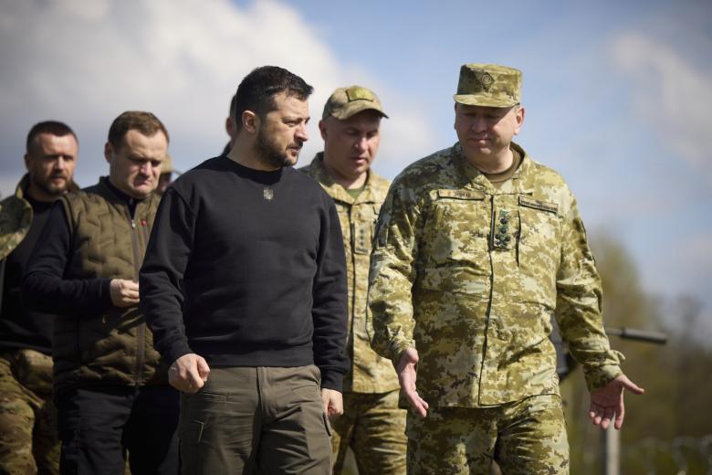 Владимир Зеленский (в центре)